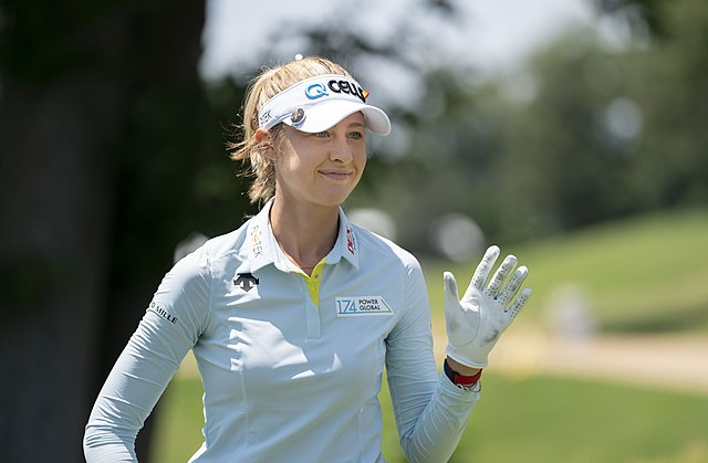 Nelly Korda Sizzles, Close on Heels of Early Chevron Championship Lead! Photo by Keith Allison from Hanover, MD, USA, used under CC BY-SA 2.0