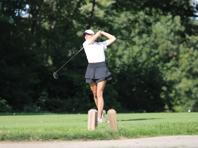 Woman Golf 01